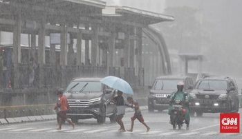 Cuaca Panas dan Hujan Banjir Rob Menghantui Beberapa Wilayah Hari Ini