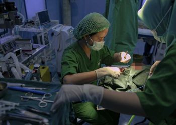 Menjahit Harapan di Bibir Kecil Generasi Muda