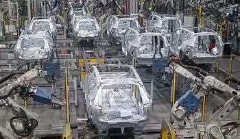 Mengunjungi Pabrik Produksi Mobil Listrik di Vietnam