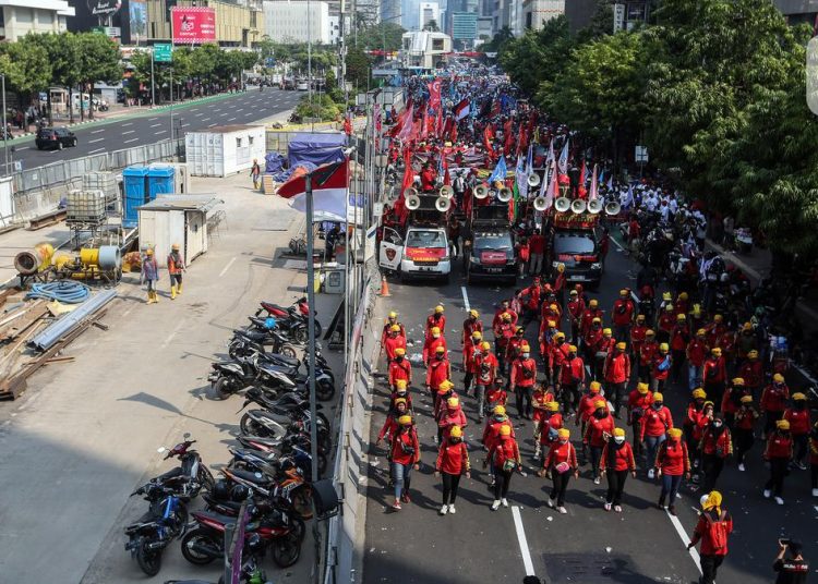 Buruh Protes, Sebagian Besar Rekomendasi Upah Minimum Sektoral Dibatalkan Gubernur Jabar