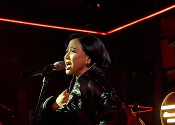 Showcase Intimate Astrid Tegaskan Konsistensi Musik Melalui Mini Album Masih di Sini