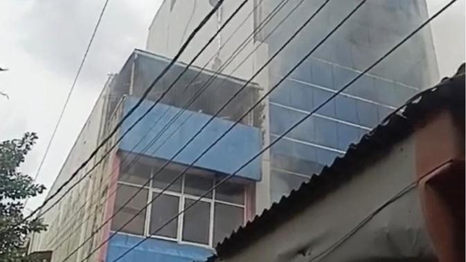 Kebakaran di Gedung Perkantoran Kemayoran Menyebabkan Korban Jiwa