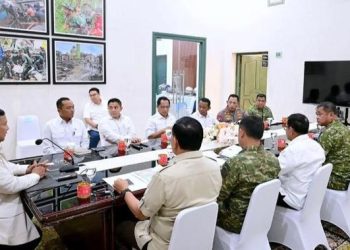 Prabowo Tiba di Sumatra Barat dan Gelar Rapat Terbatas dengan Menteri serta Panglima TNI