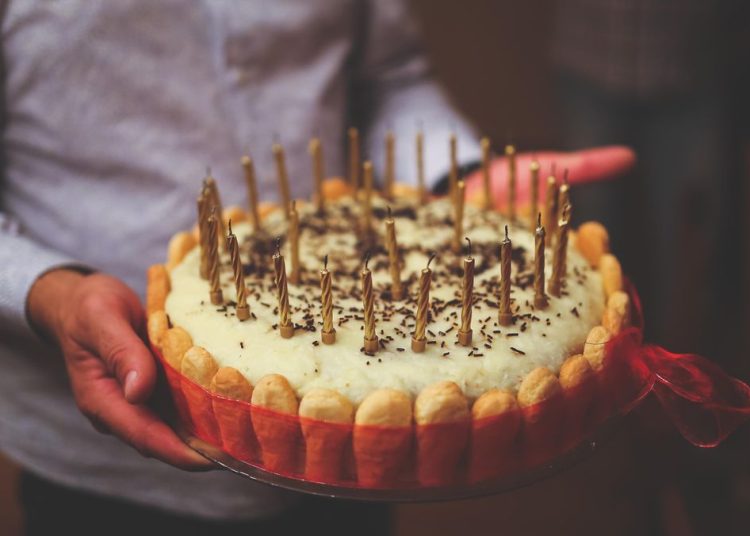 Penumpang Marah Karena Tidak Mendapat Kue Ulang Tahun Gratis dari Maskapai