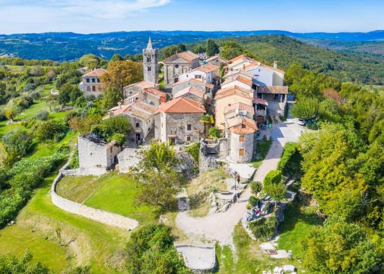 Kota Memukau Hampir 1000 Tahun Ini Hanya Seluas Separuh Lapangan Bola