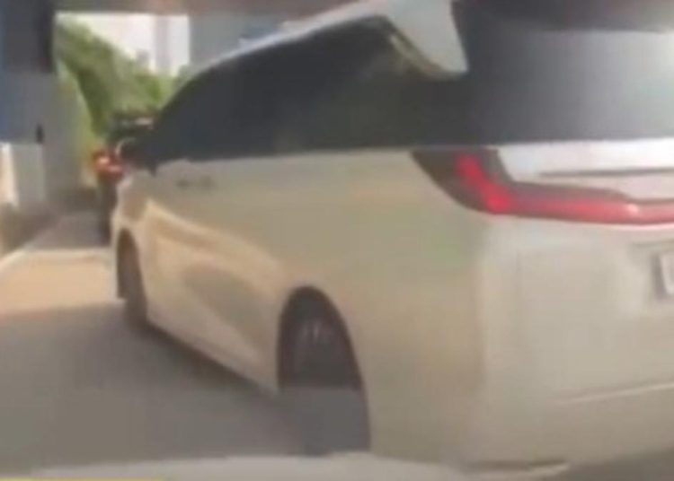 Mobil Pelat RI 25 Terobos Antrean Tol Cilandak, Polisi: Pengemudinya Tidak Tertib