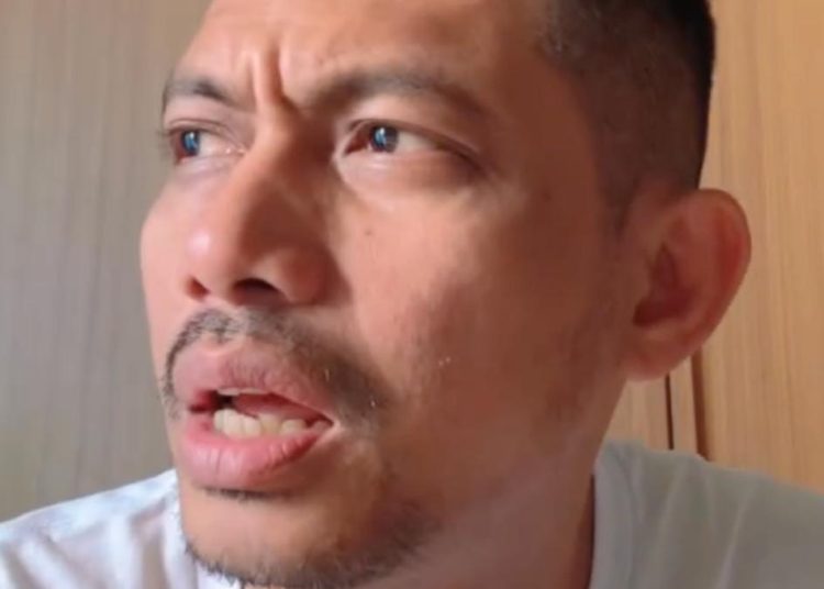 Habis Melempar, Kamu Lari Seperti Anak Kecil!