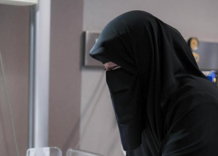 Antusiasme Umi Pipik Menyambut Cucu Pertama Dengan Menyiapkan Koper Baju Sebelum Lahir