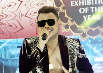 Seniman Arif Enter Tampil di Singapura dengan Lagu Seperti Mati Lampu dari King Nassar