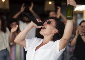 Alasan Nyanyi Bersama Membuat Hati Menjadi Lebih Lega dan Bahagia