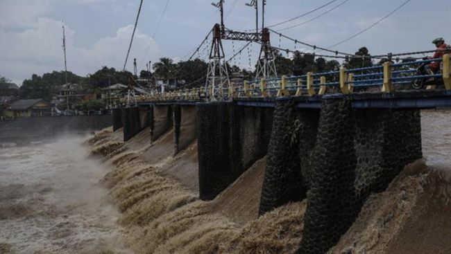 Jatuh Bangun Jakarta Melawan Banjir dengan Ide Parkir Air