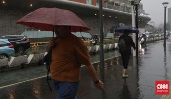 Hujan Lebat Melanda Jabodetabek Sejak Pagi, Apa Penyebabnya?