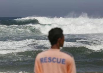 Siklon Nokaen Aktif, BMKG Peringatkan Risiko Gelombang Tinggi