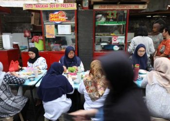 7 Risiko Makan Terlalu Cepat, Termasuk Meningkatkan Berat Badan