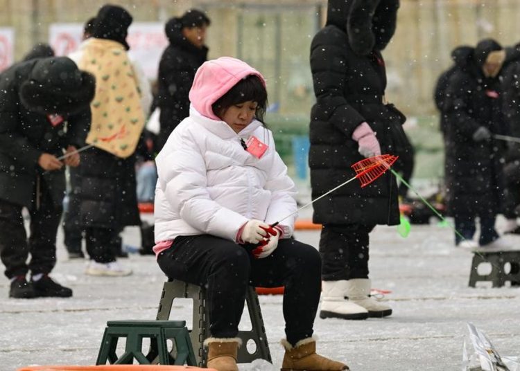 Festival Memancing Seru di Atas Es Negeri Ginseng