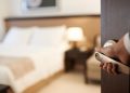 Tipe-Tipe Tamu Saat Menginap di Hotel, Kamu Termasuk yang Mana saja?