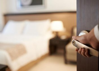 Tipe-Tipe Tamu Saat Menginap di Hotel, Kamu Termasuk yang Mana saja?