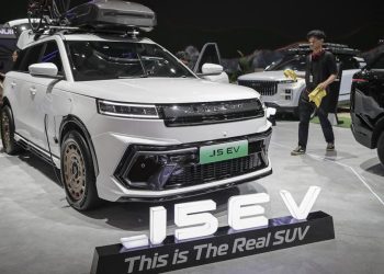 J5 EV dan Teknologi Interaktif di Kemayoran